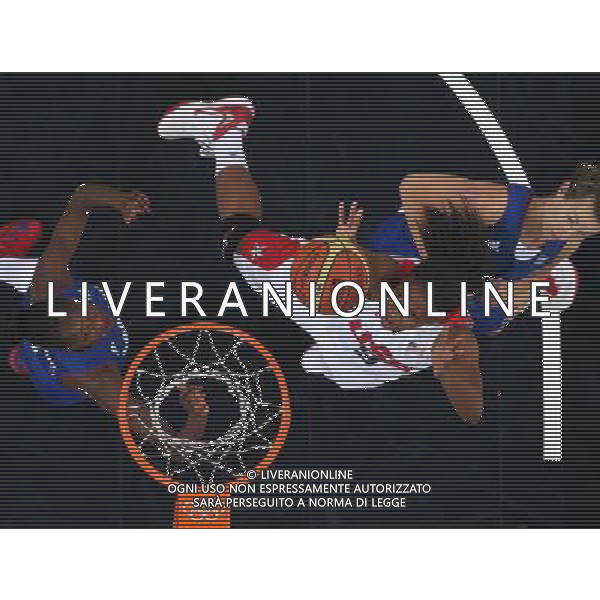 (120811) -- LONDON, Aug. 11, 2012 () -- Asjha Jones (2nd R) of the United States is challenged during the women\'s basketball gold medal match between the United States and France at London 2012 Olympic Games, London, Britain, Aug. 11, 2012. The United States won the gold medal of the event. (/Meng Yongmin) ©PHOTOSHOT/Agenzia Aldo Liverani Sas - ITALY ONLY - GIOCHI OLIMPICI, OLIMPIADI LONDRA 2012