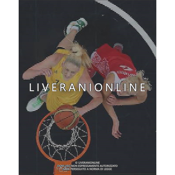 (120811) -- LONDON, Aug. 11, 2012 () -- Lauren Jackson of Australia (L) puts up a shot during the women\'s basketball bronze medal match between Russia and Australia at London 2012 Olympic Games, London, Britain, Aug. 11, 2012. Australia won the bronze medal of the event. (/Meng Yongmin) ©PHOTOSHOT/Agenzia Aldo Liverani Sas - ITALY ONLY - GIOCHI OLIMPICI, OLIMPIADI LONDRA 2012