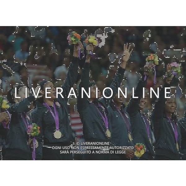 (120811) -- LONDON, Aug. 11, 2012 () -- Gold medalists players of the United States celebrate at the awarding ceremony of women\'s basketball at London 2012 Olympic Games, London, Britain, Aug. 11, 2012. (/Meng Yongmin) ©PHOTOSHOT/Agenzia Aldo Liverani Sas - ITALY ONLY - GIOCHI OLIMPICI, OLIMPIADI LONDRA 2012
