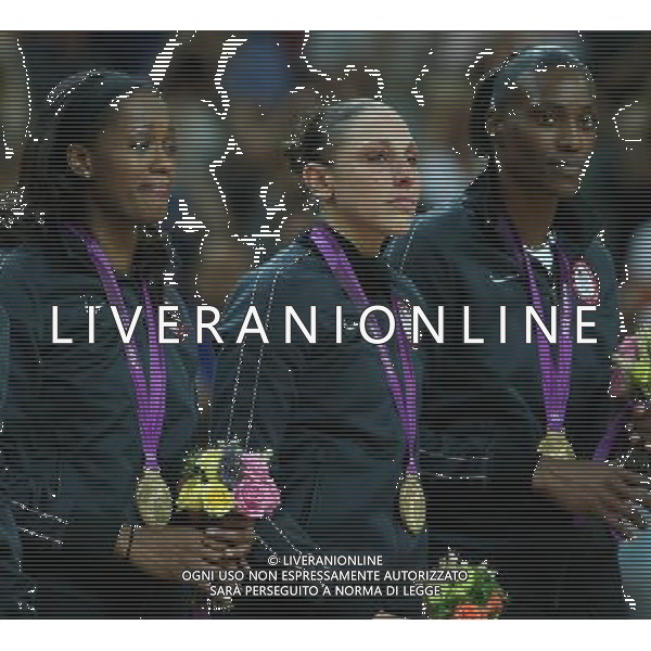 (120811) -- LONDON, Aug. 11, 2012 () -- Gold medalists players of the United States attend the awarding ceremony of women\'s basketball at London 2012 Olympic Games, London, Britain, Aug. 11, 2012. (/Meng Yongmin) ©PHOTOSHOT/Agenzia Aldo Liverani Sas - ITALY ONLY - GIOCHI OLIMPICI, OLIMPIADI LONDRA 2012