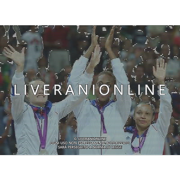 (120811) -- LONDON, Aug. 11, 2012 () -- Silver medalists players of Frnace celebrate at the awarding ceremony of women\'s basketball at London 2012 Olympic Games, London, Britain, Aug. 11, 2012. (/Meng Yongmin) ©PHOTOSHOT/Agenzia Aldo Liverani Sas - ITALY ONLY - GIOCHI OLIMPICI, OLIMPIADI LONDRA 2012