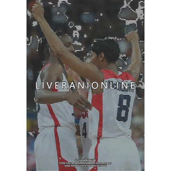 (120811) -- LONDON, Aug. 11, 2012 () -- Players of the United States celebrate after winning the women\'s basketball gold medal match between the United States and France at London 2012 Olympic Games, London, Britain, Aug. 11, 2012. The United States won the gold medal of the event. (/Meng Yongmin) ©PHOTOSHOT/Agenzia Aldo Liverani Sas - ITALY ONLY - GIOCHI OLIMPICI, OLIMPIADI LONDRA 2012