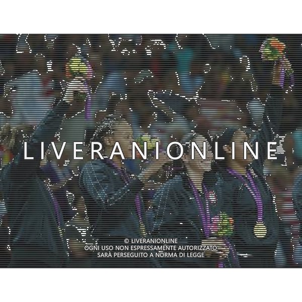 (120811) -- LONDON, Aug. 11, 2012 () -- Gold medalists players of the United States celebrate at the awarding ceremony of women\'s basketball at London 2012 Olympic Games, London, Britain, Aug. 11, 2012. (/Meng Yongmin) ©PHOTOSHOT/Agenzia Aldo Liverani Sas - ITALY ONLY - GIOCHI OLIMPICI, OLIMPIADI LONDRA 2012