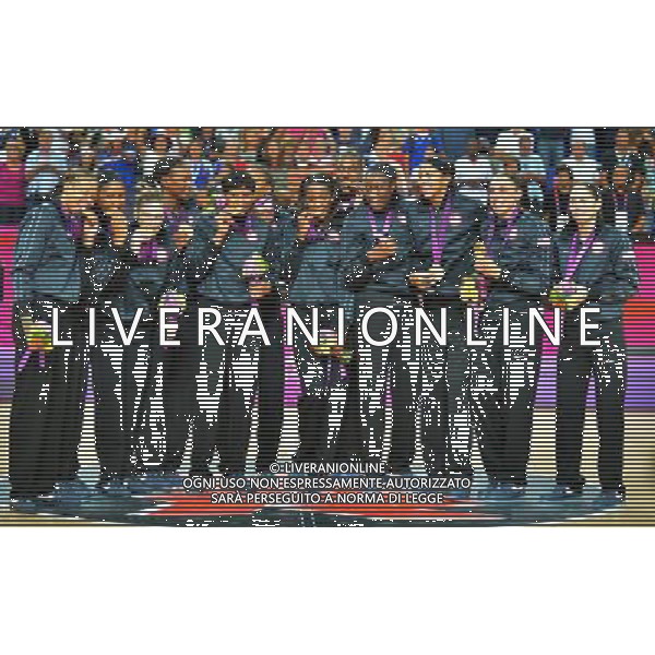 (120811) -- LONDON, Aug. 11, 2012 () -- Gold medalists players of the United States celebrate at the awarding ceremony of women\'s basketball at London 2012 Olympic Games, London, Britain, Aug. 11, 2012. (/Cheng Min) ©PHOTOSHOT/Agenzia Aldo Liverani Sas - ITALY ONLY - GIOCHI OLIMPICI, OLIMPIADI LONDRA 2012