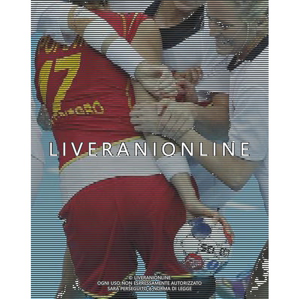 (120811) -- LONDON, Aug. 11, 2012 () -- Norwegian players defend Bojana Popovic of Montenegro during women\'s handball gold medal match between Norway and Montenegro, at London 2012 Olympic Games in London, Britain, on August 11, 2012. Norway won the match 26-23 and won gold medal. (/Shen Bohan) (zgp) ©PHOTOSHOT/Agenzia Aldo Liverani Sas - ITALY ONLY - GIOCHI OLIMPICI, OLIMPIADI LONDRA 2012