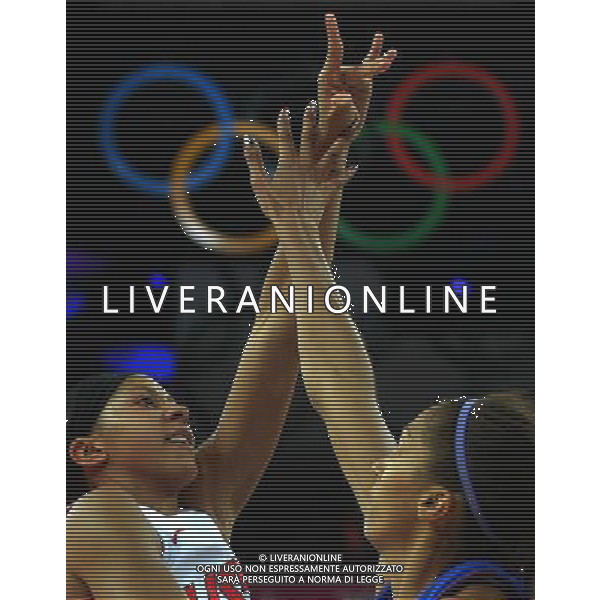 (120811) -- LONDON, Aug. 11, 2012 () -- Candace Parker (L) of the United States competes during the women\'s basketball gold medal match between the United States and France at London 2012 Olympic Games, London, Britain, Aug. 11, 2012. The United States won the gold medal of the event. (/Cheng Min) ©PHOTOSHOT/Agenzia Aldo Liverani Sas - ITALY ONLY - GIOCHI OLIMPICI, OLIMPIADI LONDRA 2012