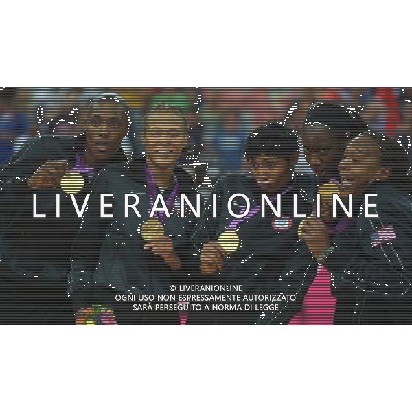 (120811) -- LONDON, Aug. 11, 2012 () -- Gold medalists players of the United States celebrate at the awarding ceremony of women\'s basketball at London 2012 Olympic Games, London, Britain, Aug. 11, 2012. (/Cheng Min) ©PHOTOSHOT/Agenzia Aldo Liverani Sas - ITALY ONLY - GIOCHI OLIMPICI, OLIMPIADI LONDRA 2012