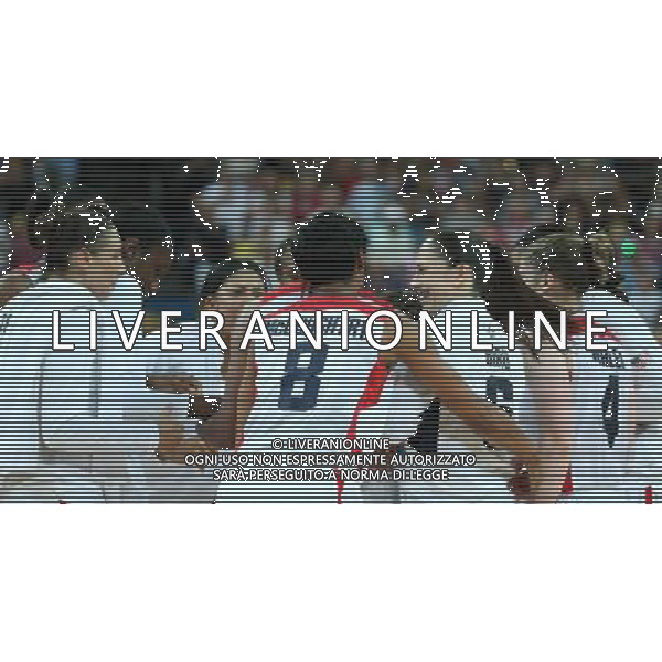 (120811) -- LONDON, Aug. 11, 2012 () -- Players of the United States celebrate after winning the women\'s basketball gold medal match between the United States and France at London 2012 Olympic Games, London, Britain, Aug. 11, 2012. The United States won the gold medal of the event. (/Meng Yongmin) ©PHOTOSHOT/Agenzia Aldo Liverani Sas - ITALY ONLY - GIOCHI OLIMPICI, OLIMPIADI LONDRA 2012