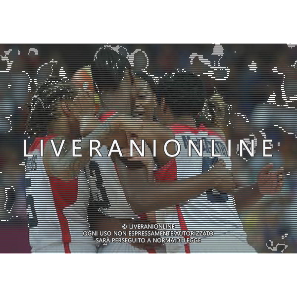 (120811) -- LONDON, Aug. 11, 2012 () -- Players of the United States celebrate after winning the women\'s basketball gold medal match between the United States and France at London 2012 Olympic Games, London, Britain, Aug. 11, 2012. The United States won the gold medal of the event. (/Meng Yongmin) ©PHOTOSHOT/Agenzia Aldo Liverani Sas - ITALY ONLY - GIOCHI OLIMPICI, OLIMPIADI LONDRA 2012