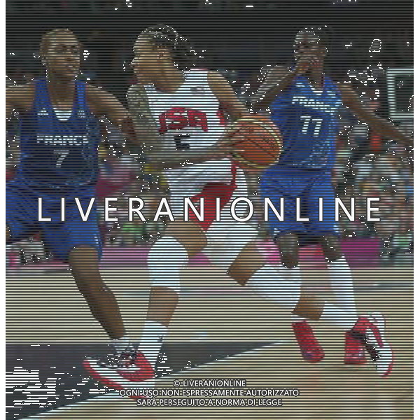 (120811) -- LONDON, Aug. 11, 2012 () -- Seimone Augustus of the United States (C) is challenged during the women\'s basketball gold medal match between the United States and France at London 2012 Olympic Games, London, Britain, Aug. 11, 2012. The United States won the gold medal of the event. (/Meng Yongmin) ©PHOTOSHOT/Agenzia Aldo Liverani Sas - ITALY ONLY - GIOCHI OLIMPICI, OLIMPIADI LONDRA 2012