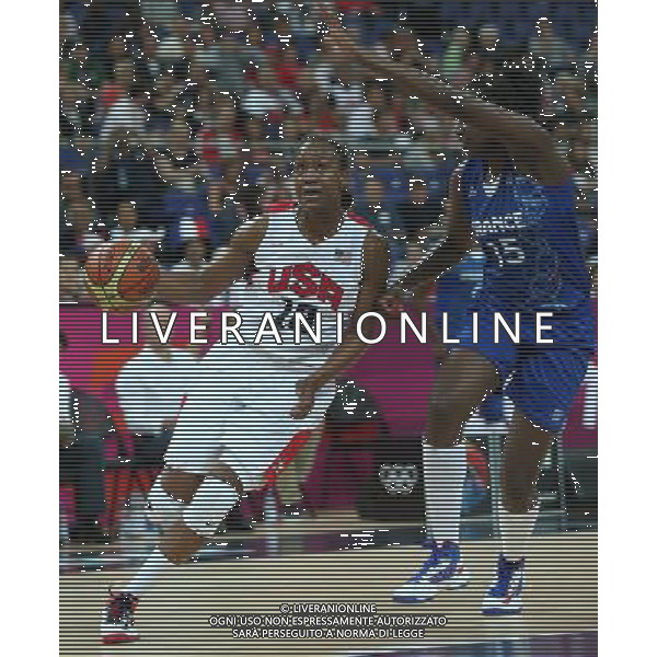 (120811) -- LONDON, Aug. 11, 2012 () -- Tamika Catchings (L) of the United States drives the ball during the women\'s basketball gold medal match between the United States and France at London 2012 Olympic Games, London, Britain, Aug. 11, 2012. The United States won the gold medal of the event. (/Meng Yongmin) ©PHOTOSHOT/Agenzia Aldo Liverani Sas - ITALY ONLY - GIOCHI OLIMPICI, OLIMPIADI LONDRA 2012