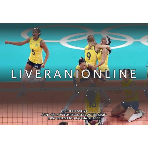 (120811) -- LONDON, Aug. 11, 2012 () -- Brazilian players celebrate after women\'s volleyball gold medal match between Brazil and USA, at London 2012 Olympic Games in London, Britain, on August 11, 2012. Brazil won gold medal. (/Fan Jun) (nxl) ©PHOTOSHOT/Agenzia Aldo Liverani Sas - ITALY ONLY - GIOCHI OLIMPICI, OLIMPIADI LONDRA 2012