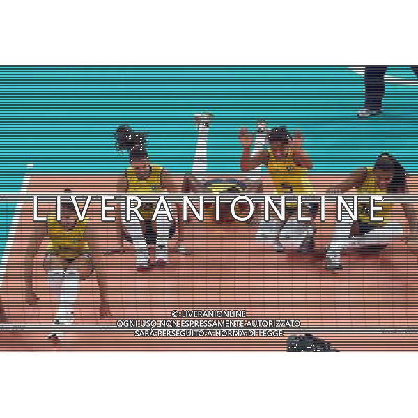 (120811) -- LONDON, Aug. 11, 2012 () -- Brazilian players celebrate after women\'s volleyball gold medal match between Brazil and USA, at London 2012 Olympic Games in London, Britain, on August 11, 2012. Brazil won gold medal. (/Fan Jun) (nxl) ©PHOTOSHOT/Agenzia Aldo Liverani Sas - ITALY ONLY - GIOCHI OLIMPICI, OLIMPIADI LONDRA 2012