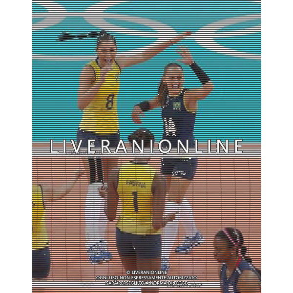 (120811) -- LONDON, Aug. 11, 2012 () -- Brazilian players celebrate after women\'s volleyball gold medal match between Brazil and USA, at London 2012 Olympic Games in London, Britain, on August 11, 2012. Brazil won gold medal. (/Fan Jun) (nxl) ©PHOTOSHOT/Agenzia Aldo Liverani Sas - ITALY ONLY - GIOCHI OLIMPICI, OLIMPIADI LONDRA 2012