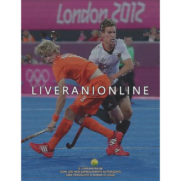 (120811) -- LONDON, Aug. 11, 2012 () -- Tim Jenniskens of the Netherlands (front) vies for the ball during the gold medal match of men\'s Hockey between the Netherlands and Germany at London 2012 Olympic Games, London, Britain, Aug. 11, 2012. (/Chen Jianli) ©PHOTOSHOT/Agenzia Aldo Liverani Sas - ITALY ONLY - GIOCHI OLIMPICI, OLIMPIADI LONDRA 2012