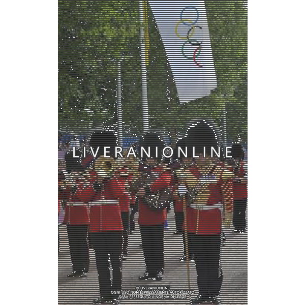 (120811) -- LONDON, Aug. 11, 2012 () -- British Royal Guards perform music before the start of women\'s 20km race walk competition, at London 2012 Olympic Games in London, Britain, on August 11, 2012. (/Gesang Dawa) (nxl) ©PHOTOSHOT/Agenzia Aldo Liverani Sas - ITALY ONLY - GIOCHI OLIMPICI, OLIMPIADI LONDRA 2012