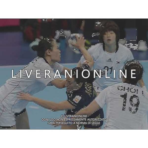 (120811) -- LONDON, Aug. 11, 2012 () -- Macarena Aguilar Diaz of Spain (C) takes a shot during the bronze medal match of women\'s Handball between South Korea and Spain at London 2012 Olympic Games, London, Britain, Aug. 11, 2012. Spain won the match and claimed the bronze medal of the event. (/Shen Bohan) ©PHOTOSHOT/Agenzia Aldo Liverani Sas - ITALY ONLY - GIOCHI OLIMPICI, OLIMPIADI LONDRA 2012