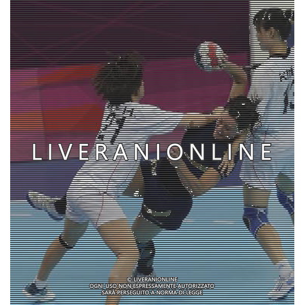 (120811) -- LONDON, Aug. 11, 2012 () -- Macarena Aguilar Diaz of Spain (C) takes a shot during the bronze medal match of women\'s Handball between South Korea and Spain at London 2012 Olympic Games, London, Britain, Aug. 11, 2012. Spain won the match and claimed the bronze medal of the event. (/Shen Bohan) ©PHOTOSHOT/Agenzia Aldo Liverani Sas - ITALY ONLY - GIOCHI OLIMPICI, OLIMPIADI LONDRA 2012