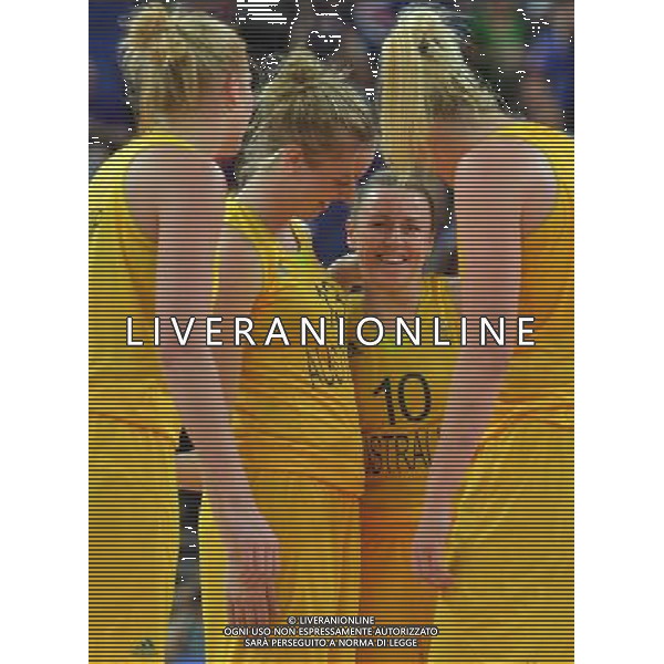 (120811) -- LONDON, Aug. 11, 2012 () -- Australian players celebrate after women\'s basketball bronze medal game between Australia and Russia, at London 2012 Olympic Games in London, Britain, on August 11, 2012. Australia won 83-74. (/Cheng Min) (nxl) ©PHOTOSHOT/Agenzia Aldo Liverani Sas - ITALY ONLY - GIOCHI OLIMPICI, OLIMPIADI LONDRA 2012