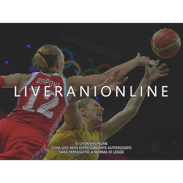 (120811) -- LONDON, Aug. 11, 2012 () -- Players compete during women\'s basketball bronze medal game between Australia and Russia, at London 2012 Olympic Games in London, Britain, on August 11, 2012. Australia won 83-74. (/Cheng Min) (nxl) ©PHOTOSHOT/Agenzia Aldo Liverani Sas - ITALY ONLY - GIOCHI OLIMPICI, OLIMPIADI LONDRA 2012