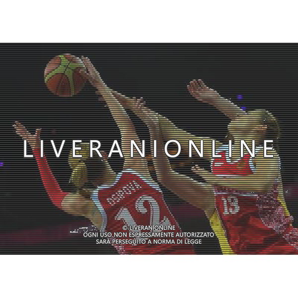 (120811) -- LONDON, Aug. 11, 2012 () -- Players compete during women\'s basketball bronze medal game between Australia and Russia, at London 2012 Olympic Games in London, Britain, on August 11, 2012. Australia won 83-74. (/Cheng Min) (nxl) ©PHOTOSHOT/Agenzia Aldo Liverani Sas - ITALY ONLY - GIOCHI OLIMPICI, OLIMPIADI LONDRA 2012