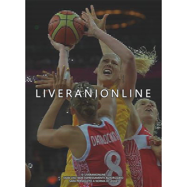 (120811) -- LONDON, Aug. 11, 2012 () -- Players compete during women\'s basketball bronze medal game between Australia and Russia, at London 2012 Olympic Games in London, Britain, on August 11, 2012. Australia won 83-74. (/Cheng Min) (nxl) ©PHOTOSHOT/Agenzia Aldo Liverani Sas - ITALY ONLY - GIOCHI OLIMPICI, OLIMPIADI LONDRA 2012
