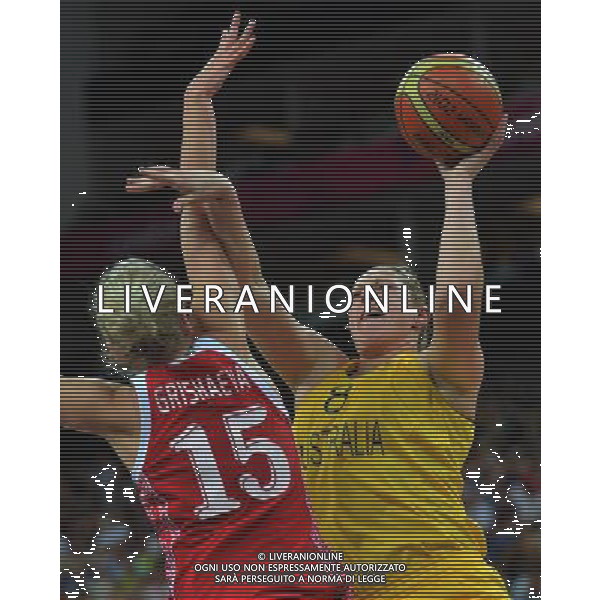 (120811) -- LONDON, Aug. 11, 2012 () -- Players compete during women\'s basketball bronze medal game between Australia and Russia, at London 2012 Olympic Games in London, Britain, on August 11, 2012. Australia won 83-74. (/Cheng Min) (nxl) ©PHOTOSHOT/Agenzia Aldo Liverani Sas - ITALY ONLY - GIOCHI OLIMPICI, OLIMPIADI LONDRA 2012