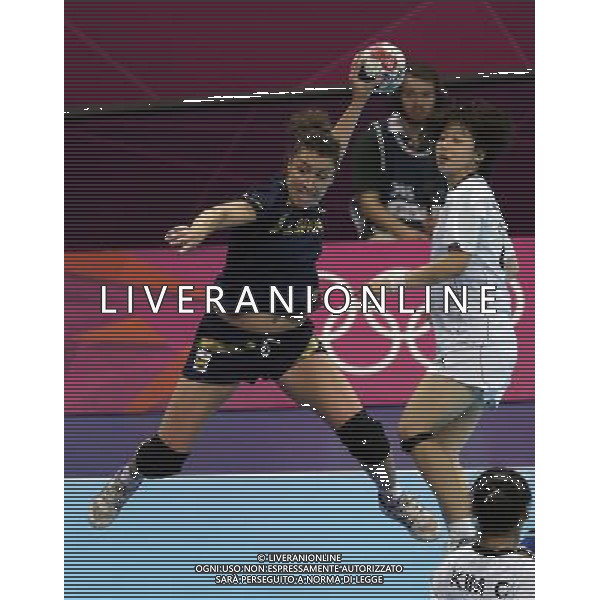 (120811) -- LONDON, Aug. 11, 2012 () -- Jessica Alonso Bernardo of Spain (L) attacks during the bronze medal match of women\'s Handball between South Korea and Spain at London 2012 Olympic Games, London, Britain, Aug. 11, 2012. Spain won the match and claimed the bronze medal of the event. (/Shen Bohan) ©PHOTOSHOT/Agenzia Aldo Liverani Sas - ITALY ONLY - GIOCHI OLIMPICI, OLIMPIADI LONDRA 2012