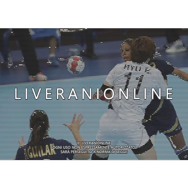 (120811) -- LONDON, Aug. 11, 2012 () -- Marta Mangue Gonzalez of Spain (R) passes the ball during the bronze medal match of women\'s Handball between South Korea and Spain at London 2012 Olympic Games, London, Britain, Aug. 11, 2012. Spain won the match and claimed the bronze medal of the event. (/Shen Bohan) ©PHOTOSHOT/Agenzia Aldo Liverani Sas - ITALY ONLY - GIOCHI OLIMPICI, OLIMPIADI LONDRA 2012