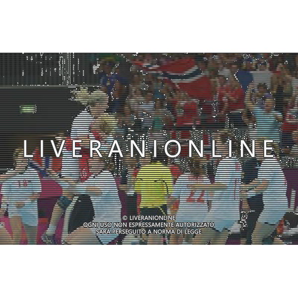 (120811) -- LONDON, Aug. 11, 2012 () -- Players of Norway celebrate after women\'s handball gold medal match between Norway and Montenegro, at London 2012 Olympic Games in London, Britain, on August 11, 2012. Norway won the match 26-23 and won gold medal. (/Wu Xiaoling) (zgp) ©PHOTOSHOT/Agenzia Aldo Liverani Sas - ITALY ONLY - GIOCHI OLIMPICI, OLIMPIADI LONDRA 2012