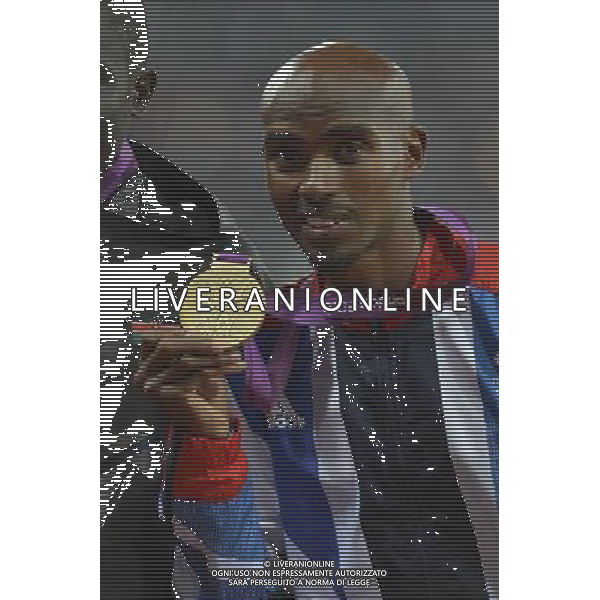Mo Farrah (GB) with his Gold medal after winning the men\'s 5000m. Olympic Stadium, Olympic Park, Stratford. London ©PHOTOSHOT/Agenzia Aldo Liverani Sas - ITALY ONLY - GIOCHI OLIMPICI, OLIMPIADI LONDRA 2012