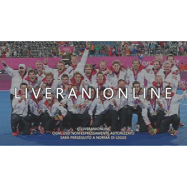 (120811) -- LONDON, Aug. 11, 2012 () -- Players of Germany celebrate at the awarding ceremonyo of men\'s Hockey at London 2012 Olympic Games, London, Britain, Aug. 11, 2012. Germany won the gold medal of the event. (/Chen Jianli) ©PHOTOSHOT/Agenzia Aldo Liverani Sas - ITALY ONLY - GIOCHI OLIMPICI, OLIMPIADI LONDRA 2012
