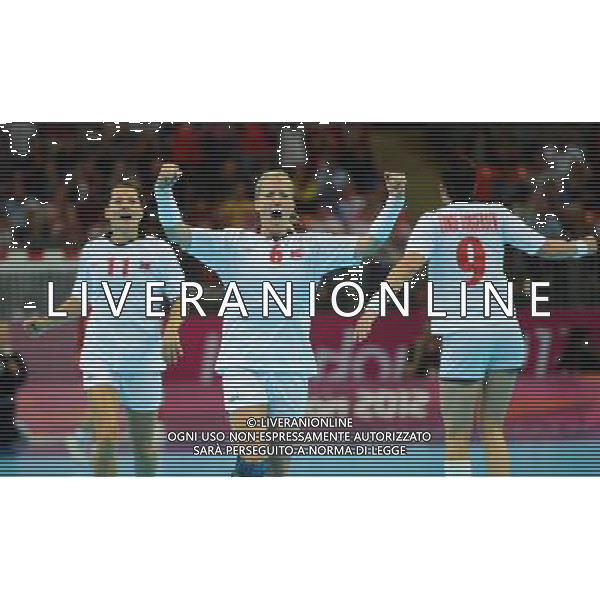 (120811) -- LONDON, Aug. 11, 2012 () -- Players of Norway celebrate after women\'s handball gold medal match between Norway and Montenegro, at London 2012 Olympic Games in London, Britain, on August 11, 2012. Norway won the match 26-23 and won gold medal. (/Wu Xiaoling) (zgp) ©PHOTOSHOT/Agenzia Aldo Liverani Sas - ITALY ONLY - GIOCHI OLIMPICI, OLIMPIADI LONDRA 2012