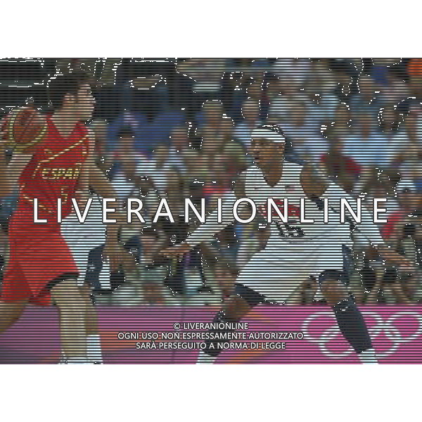 (120812) -- LONDON, Aug. 12, 2012 () -- Carmelo Anthony (white) of USA competes in men\'s basketball gold medal match between USA and Spain, at London 2012 Olympic Games in London, Britain, August 12, 2012. (/Meng Yongmin) (zgp) ©photoshot/Agenzia Aldo Liverani Sas - ITALY ONLY - GIOCHI OLIMPICI, OLIMPIADI LONDRA 2012