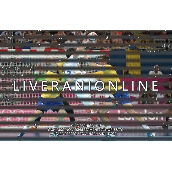 (120812) -- LONDON, Aug. 12, 2012 () -- Nikola Karabatic (C) of France is challenged during the gold medal match of men\'s handball at London 2012 Olympic Games, London, Britain, Aug. 12, 2012. France won the match and claimed the gold medal of the event. (/Wang Qingqin) ©photoshot/Agenzia Aldo Liverani Sas - ITALY ONLY - GIOCHI OLIMPICI, OLIMPIADI LONDRA 2012