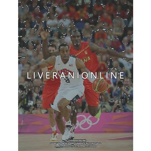 (120812) -- LONDON, Aug. 12, 2012 () -- Andre Iguodala (white) of USA vies for the ball in men\'s basketball gold medal match between USA and Spain, at London 2012 Olympic Games in London, Britain, August 12, 2012. (/Meng Yongmin) (zgp) ©photoshot/Agenzia Aldo Liverani Sas - ITALY ONLY - GIOCHI OLIMPICI, OLIMPIADI LONDRA 2012
