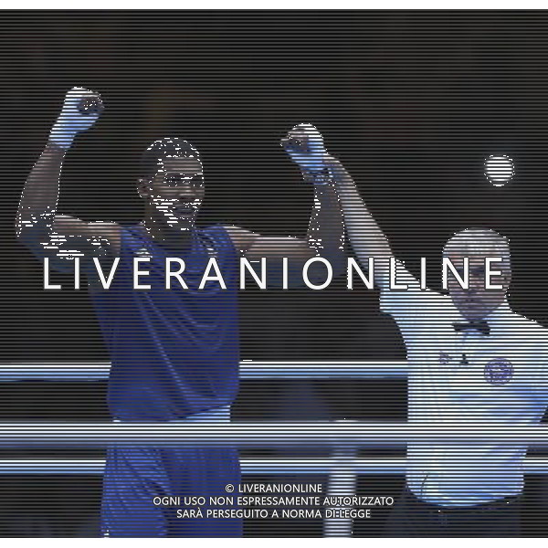 (120812) -- LONDON, Aug. 12, 2012 () -- Anthony Joshua of Britain (in blue) celebrates after defeating Roberto Cammarelle of Italy in men\'s boxing super heavy (+91kg) gold medal contest, at London 2012 Olympic Games in London, Britain, on August 12, 2012. Anthony Joshua of Britain won gold medal. (/Wang Shen) (nxl) ITALY ONLY - GIOCHI OLIMPICI, OLIMPIADI LONDRA 2012