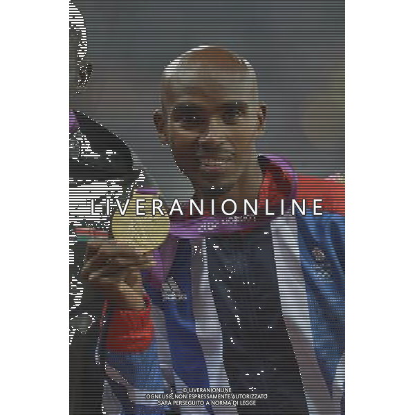 Mo Farrah (GB) with his Gold medal after winning the men\'s 5000m. Olympic Stadium, Olympic Park, Stratford. London ©PHOTOSHOT/AGENZIA ALDO LIVERANI SAS - ITALY ONLY - GIOCHI OLIMPICI, OLIMPIADI LONDRA 2012