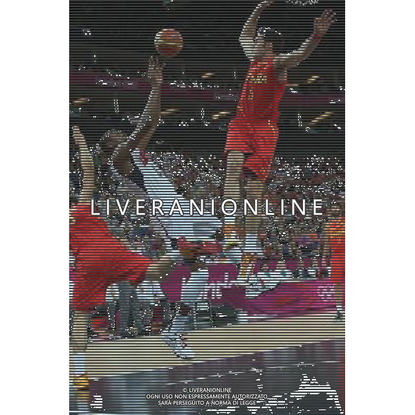(120812) -- LONDON, Aug. 12, 2012 () -- Players compete in men\'s basketball gold medal match between USA and Spain, at London 2012 Olympic Games in London, Britain, on August 12, 2012. (/Meng Yongmin) (nxl) ©PHOTOSHOT/AGENZIA ALDO LIVERANI SAS - ITALY ONLY - GIOCHI OLIMPICI, OLIMPIADI LONDRA 2012