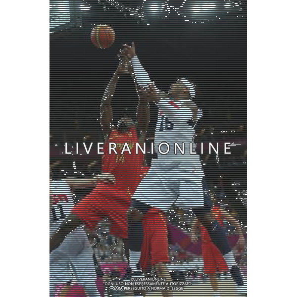 (120812) -- LONDON, Aug. 12, 2012 () -- Players compete in men\'s basketball gold medal match between USA and Spain, at London 2012 Olympic Games in London, Britain, on August 12, 2012. (/Meng Yongmin) (nxl) ©PHOTOSHOT/AGENZIA ALDO LIVERANI SAS - ITALY ONLY - GIOCHI OLIMPICI, OLIMPIADI LONDRA 2012