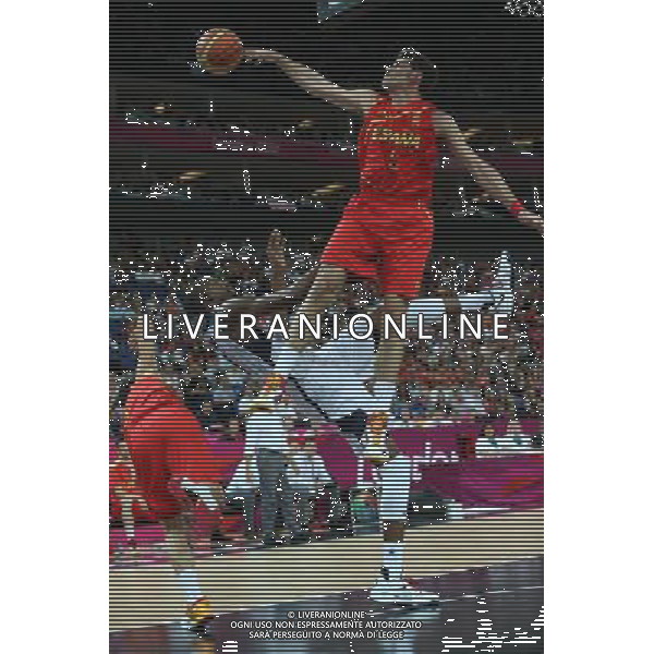 (120812) -- LONDON, Aug. 12, 2012 () -- Players compete in men\'s basketball gold medal match between USA and Spain, at London 2012 Olympic Games in London, Britain, on August 12, 2012. (/Meng Yongmin) (nxl) ©PHOTOSHOT/AGENZIA ALDO LIVERANI SAS - ITALY ONLY - GIOCHI OLIMPICI, OLIMPIADI LONDRA 2012