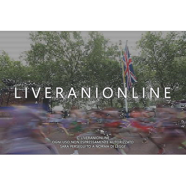 (120812) -- LONDON, Aug. 12, 2012 () -- Athletes compete in men\'s marathon competition, at London 2012 Olympic Games in London, Britain, on August 12, 2012. (/Liao Yujie) (nxl) ©PHOTOSHOT/AGENZIA ALDO LIVERANI SAS - ITALY ONLY - GIOCHI OLIMPICI, OLIMPIADI LONDRA 2012