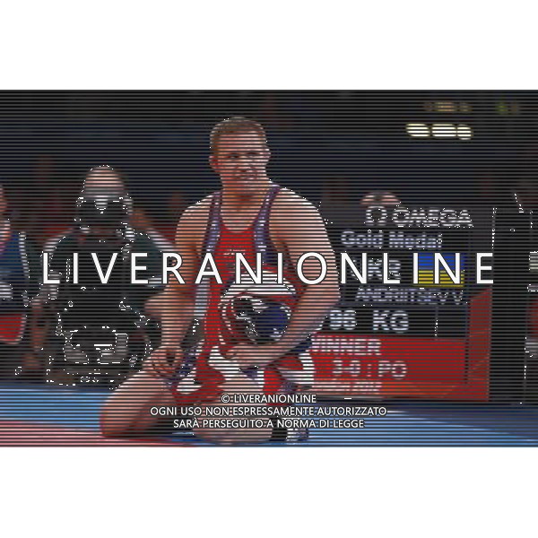 (120812) -- LONDON, Aug. 12, 2012 () -- Jacob Stephen Varner of USA (in red) celebrates after defeating Valerii Andriitsev of Ukraine during men\'s wrestling freestyle 96kg gold medal contest, at London 2012 Olympic Games in London, Britain, on August 12, 2012. Jacob Stephen Varner of USA won gold medal. (/Jin Liwang) (nxl) ©PHOTOSHOT/AGENZIA ALDO LIVERANI SAS - ITALY ONLY - GIOCHI OLIMPICI, OLIMPIADI LONDRA 2012