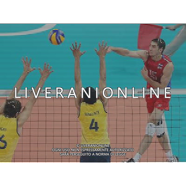 (120812) -- LONDON, Aug. 12, 2012 () -- Players compete in men\'s volleyball gold medal match between Russia and Brazil, at London 2012 Olympic Games in London, Britain, on August 12, 2012. (/Fan Jun) (nxl) ©PHOTOSHOT/AGENZIA ALDO LIVERANI SAS - ITALY ONLY - GIOCHI OLIMPICI, OLIMPIADI LONDRA 2012