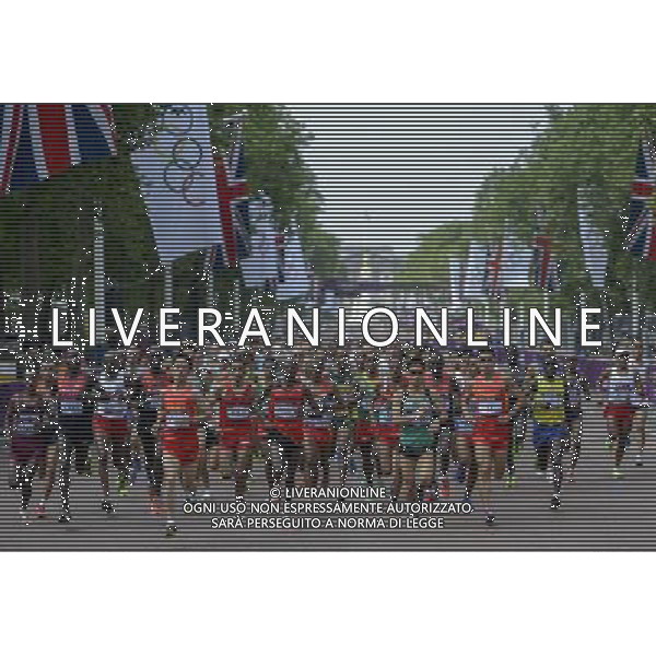 (120812) -- LONDON, Aug. 12, 2012 () -- Athletes compete in men\'s marathon competition, at London 2012 Olympic Games in London, Britain, on August 12, 2012. Stephen Kiprotich of Uganda won gold medal. (/Qi Heng) (nxl) ©PHOTOSHOT/AGENZIA ALDO LIVERANI SAS - ITALY ONLY - GIOCHI OLIMPICI, OLIMPIADI LONDRA 2012