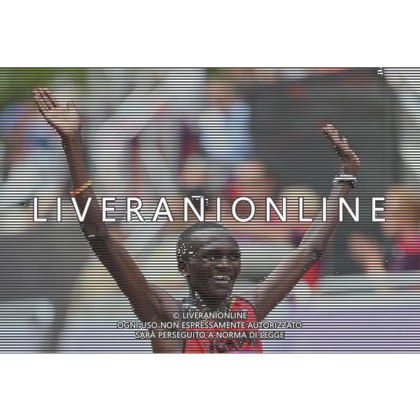 (120812) -- LONDON, Aug. 12, 2012 () -- Stephen Kiprotich of Uganda celebrates after men\'s marathon competition, at London 2012 Olympic Games in London, Britain, on August 12, 2012. Stephen Kiprotich of Uganda won gold medal. (/Liao Yujie) (nxl) ©PHOTOSHOT/AGENZIA ALDO LIVERANI SAS - ITALY ONLY - GIOCHI OLIMPICI, OLIMPIADI LONDRA 2012