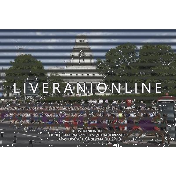 (120812) -- LONDON, Aug. 12, 2012 () -- Athletes compete in men\'s marathon competition, at London 2012 Olympic Games in London, Britain, on August 12, 2012. Stephen Kiprotich of Uganda won gold medal. (/Qi Heng) (nxl) ©PHOTOSHOT/AGENZIA ALDO LIVERANI SAS - ITALY ONLY - GIOCHI OLIMPICI, OLIMPIADI LONDRA 2012