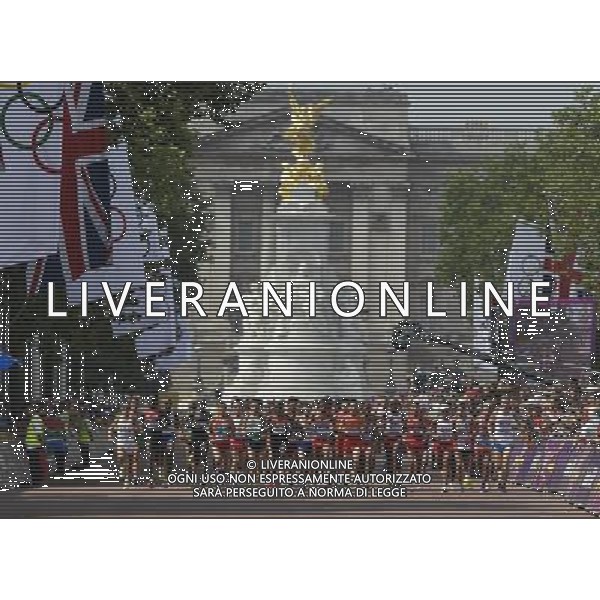 (120812) -- LONDON, Aug. 12, 2012 () -- Athletes compete in men\'s marathon competition, at London 2012 Olympic Games in London, Britain, on August 12, 2012. Stephen Kiprotich of Uganda won gold medal. (/Qi Heng) (nxl) ©PHOTOSHOT/AGENZIA ALDO LIVERANI SAS - ITALY ONLY - GIOCHI OLIMPICI, OLIMPIADI LONDRA 2012