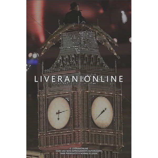 (120812) -- LONDON, Aug. 12, 2012 () -- Photo taken on August 12, 2012 shows British actor Timothy Spall poses as late former prime minister Winston Churchill at the top of a replica of the tower housing Big Ben during the closing ceremony of the London 2012 Olympic Games at the Olympic Stadium in London, Britain. (/Jin Liwang) (lm) ©PHOTOSHOT/AGENZIA ALDO LIVERANI SAS - ITALY ONLY - CERIMONIA DI CHIUSURA DEI GIOCHI OLIMPICI, OLIMPIADI LONDRA 2012