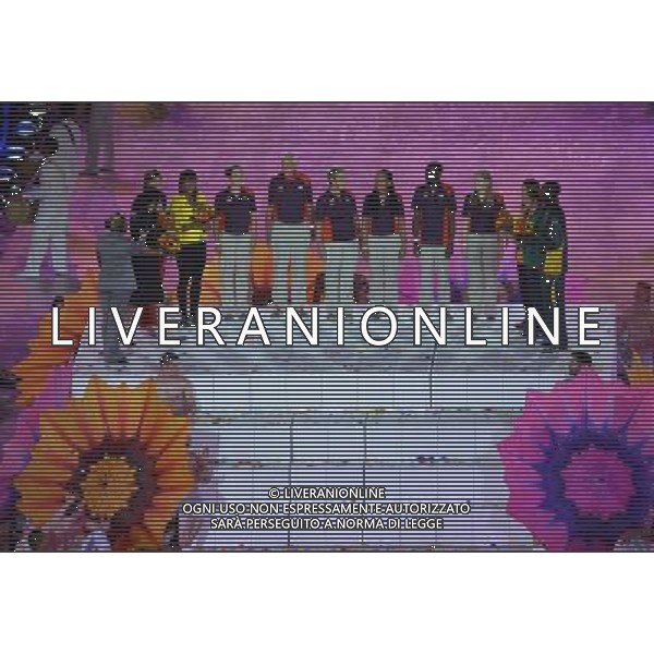 (120812) -- LONDON, Aug. 12, 2012 () -- Volunteers receive recognition of athletes at the Closing Ceremony of the London 2012 Olympic Games at the Olympic Stadium in London, Britain, August 12, 2012. (/Wang Qingqin) (zgp) ©PHOTOSHOT/AGENZIA ALDO LIVERANI SAS - ITALY ONLY - CERIMONIA DI CHIUSURA DEI GIOCHI OLIMPICI, OLIMPIADI LONDRA 2012
